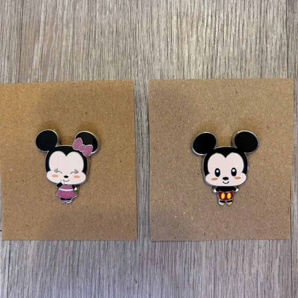 Mickey & Minnie Official Disney Pins - Picture 3 of 4